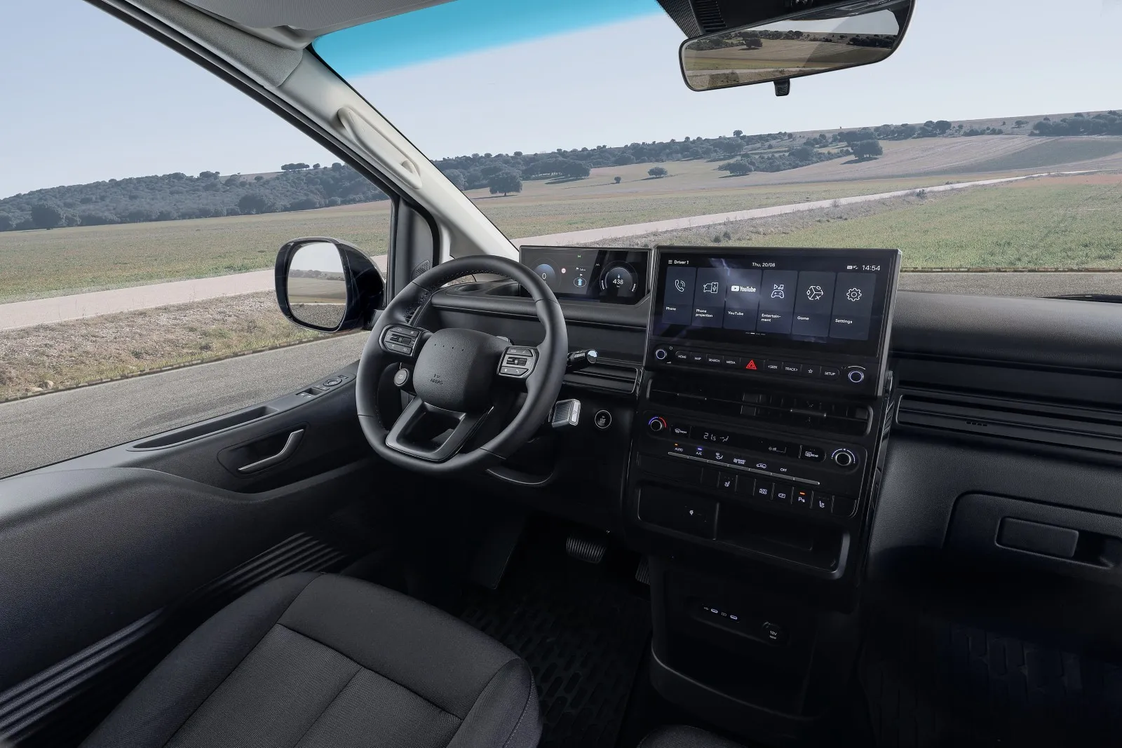 Puesto de conducción de la Hyundai STARIA Cargo eléctrica con dos pantallas de 12,3 pulgadas