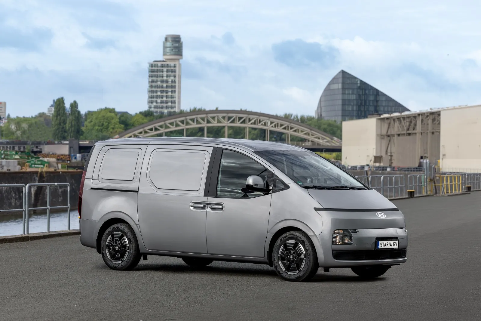 Hyundai STARIA Cargo eléctrica: 450 km, tres palés y más de una tonelada