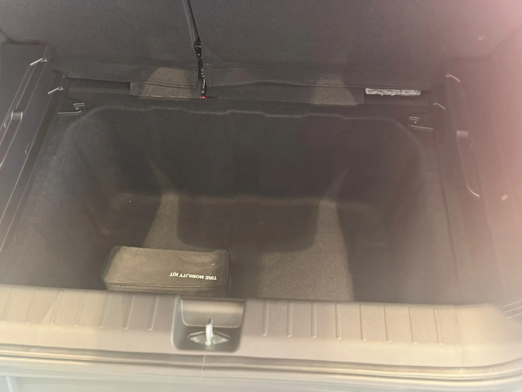 Megabox de 119 litros bajo el piso del maletero del IONIQ 3