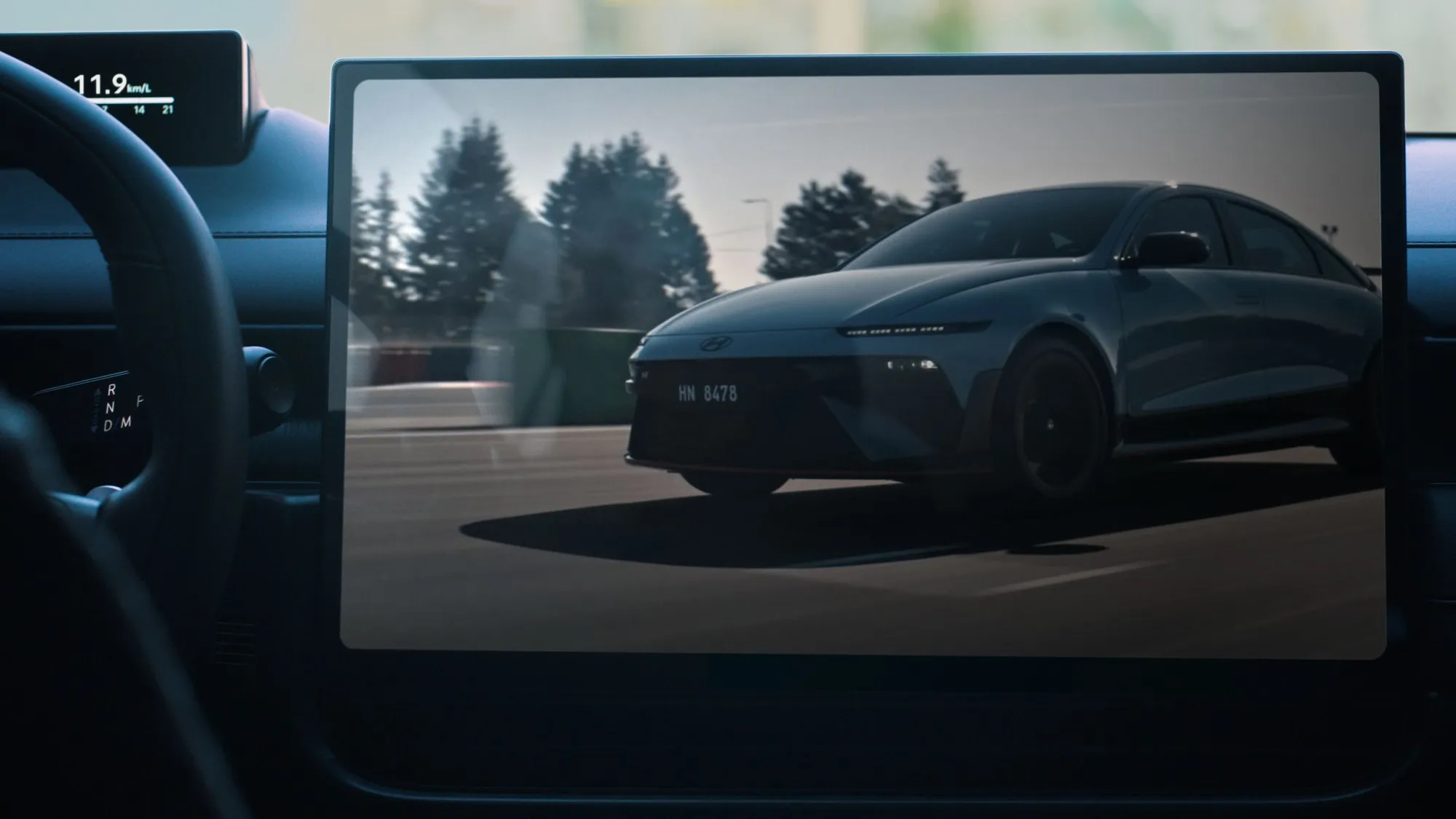Pleos Connect con una sola aplicación ocupando la pantalla completa, mostrando la imagen de un Hyundai